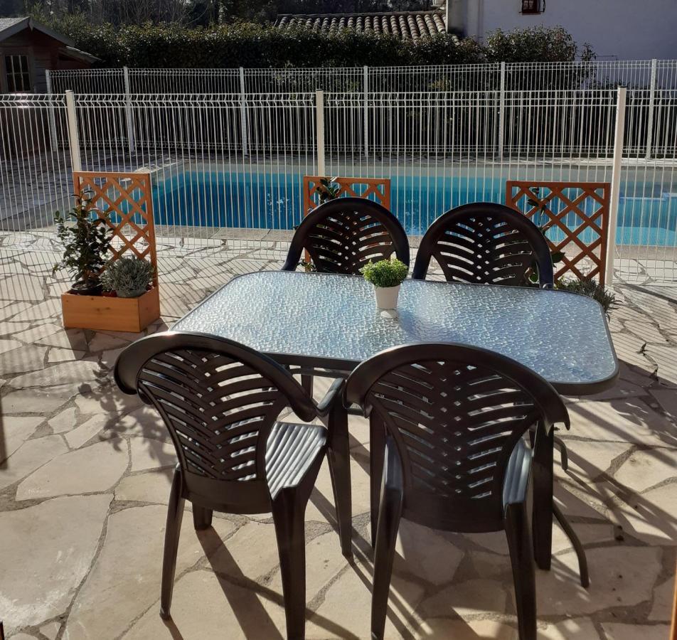 Holiday home Maison Mitoyenne Avec Piscine Un Moment Chez Diane